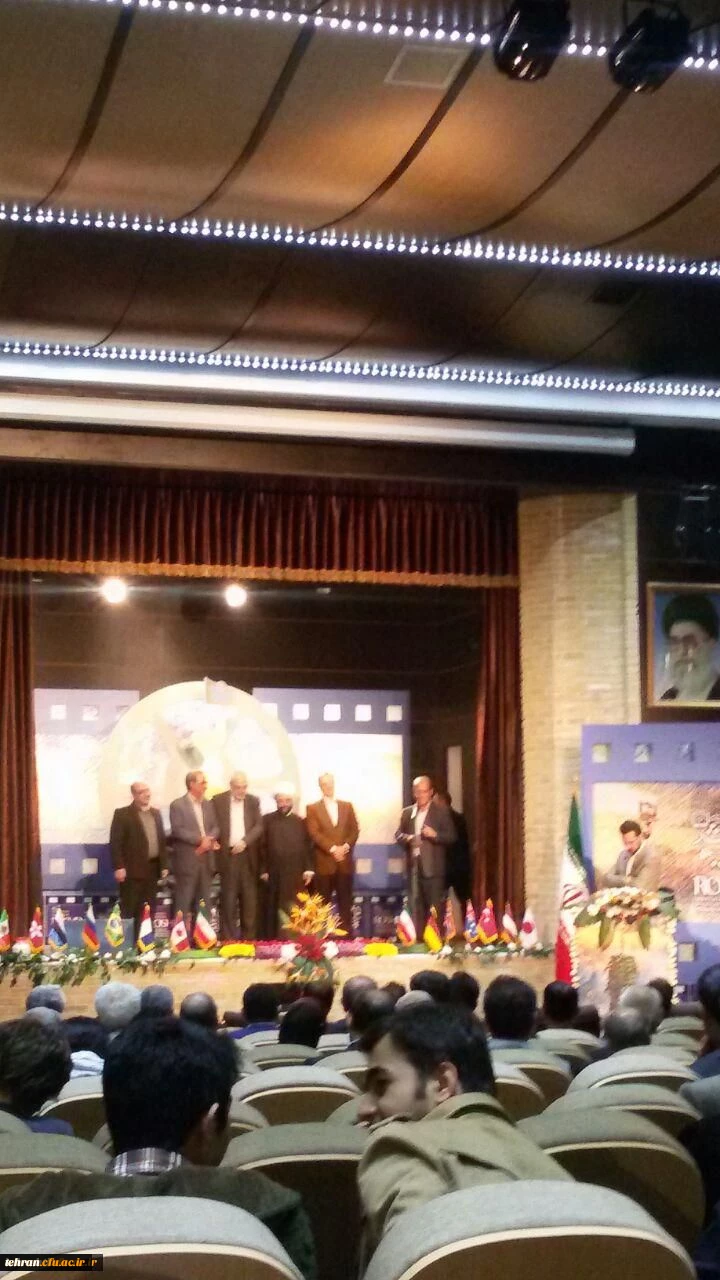 قائم مقام دانشگاه فرهنگیان در مراسم افتتاحیه جشنواره بین المللی فیلم رشد:

دانشجو معلمان می توانند با استفاده از هنر، تصویر، نور و صدا راه های جدید در آموزش فرزندان این مرزو بوم ایجاد کنند 2