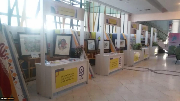 گفت و گو با مسئول نمایشگاه جانبی در محل اکران فیلم های رشد استان تهران:

50 اثر تالیفاتی و هنری در این نمایشگاه قرار گرفته است 2