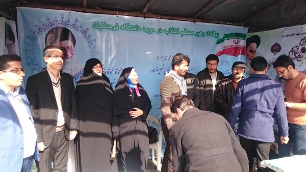 برپایی غرفه  استکبارستیزی   در مسیر راهپیمایی 22 بهمن 4