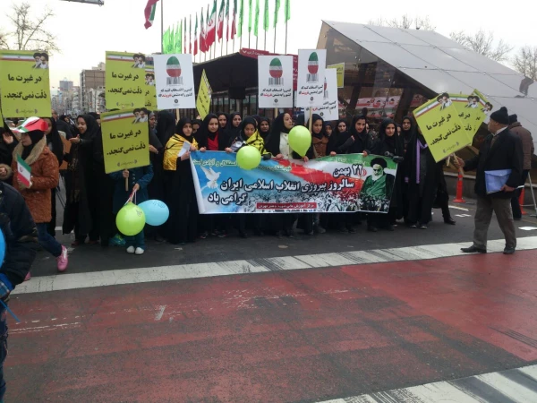 به همت مدیریت امور پردیس های استان تهران

برپایی غرفه  استکبارستیزی   در مسیر راهپیمایی 22 بهمن 2