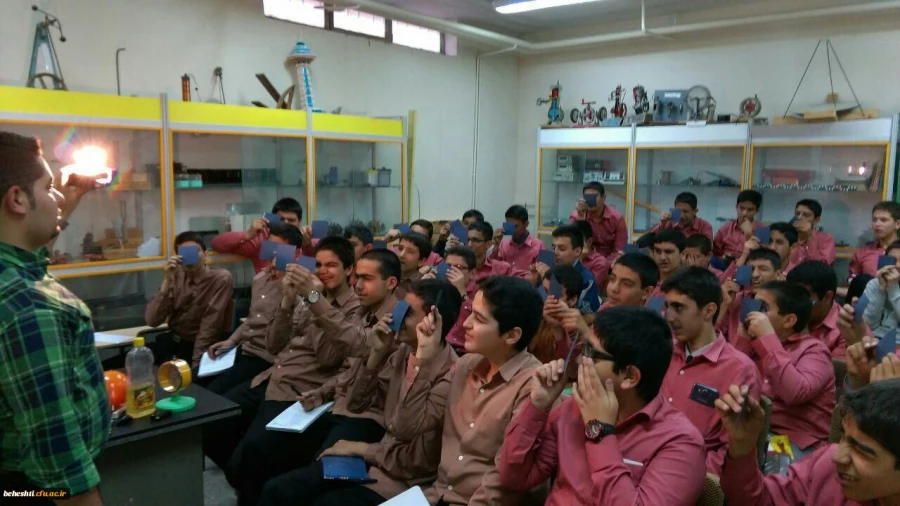 گزارشی از اقدامات گروه علمی « علم پویا » مرکز آموزش عالی شهید بهشتی تهران:

از آموزش نوین به دانش آموزان مناطق محروم تا انتخاب به عنوان گروه علمی برتر دانشجویی دانشگاه های کشور 2