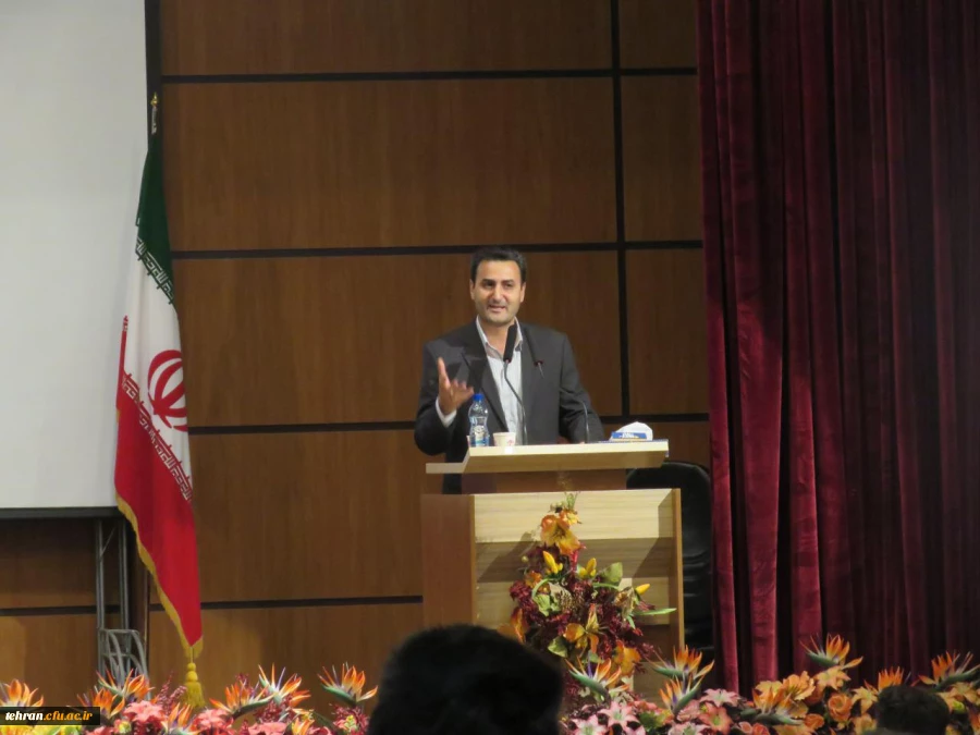 دکتر کامیابی در مراسم روز دانشجو در حضور وزیر آموزش و پرورش:

شرط اصلی در تضمین امروز و فردای دانشجو،میزان آگاهی ، تعهد و دفاع از تمدن و فرهنگ ایرانی اسلامی است 2