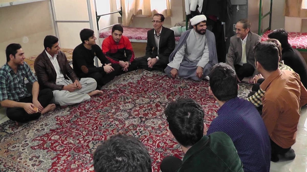 دیدار صمیمانه دکتر سبحانی با دانشجومعلمان  اهل سنت 2