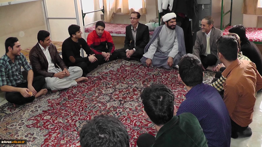 دیدار صمیمانه دکتر سبحانی با دانشجومعلمان  اهل سنت 2