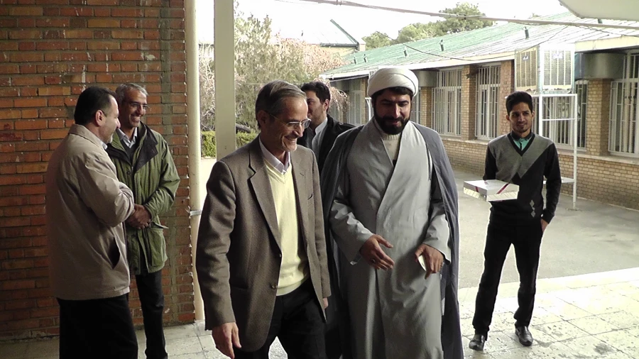 دیدار صمیمانه دکتر سبحانی با دانشجومعلمان  اهل سنت 3