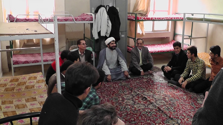 دیدار صمیمانه دکتر سبحانی با دانشجومعلمان  اهل سنت 4