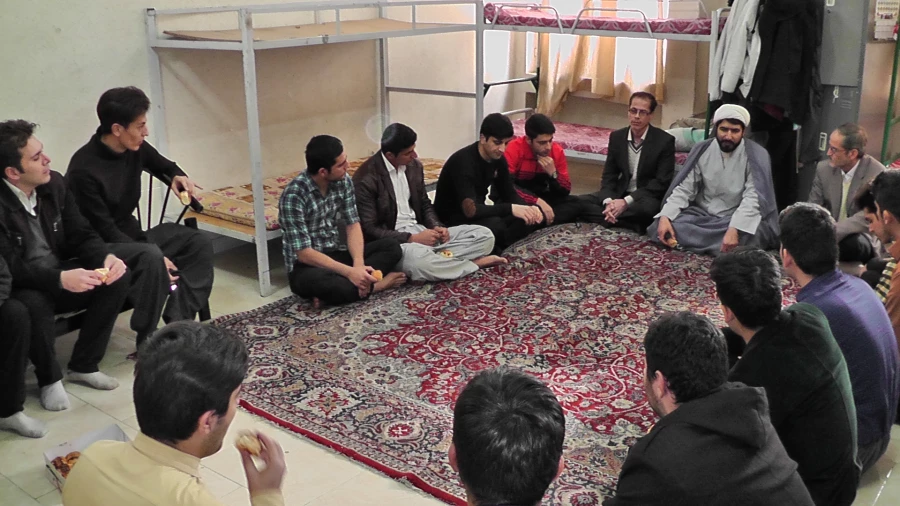 دیدار صمیمانه دکتر سبحانی با دانشجومعلمان  اهل سنت 5