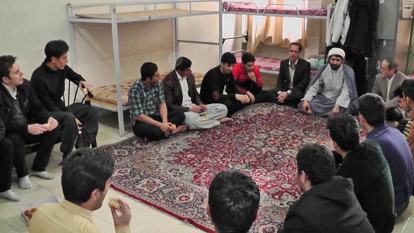 دیدار صمیمانه دکتر سبحانی با دانشجومعلمان  اهل سنت 7