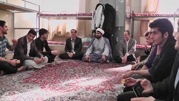 دیدار صمیمانه دکتر سبحانی با دانشجومعلمان  اهل سنت 8