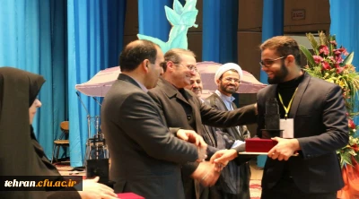 به مناسبت هفته پژوهش در دانشگاه فرهنگیان:

انتخاب  اساتید و دانشجو معلمان مراکز استان تهران به عنوان پژوهشگر برتر