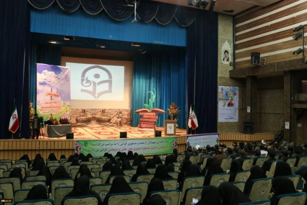 به مناسبت هفته پژوهش در دانشگاه فرهنگیان:

انتخاب  اساتید و دانشجو معلمان مراکز استان تهران به عنوان پژوهشگر برتر 2