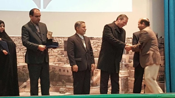 به مناسبت هفته پژوهش در دانشگاه فرهنگیان:

انتخاب  اساتید و دانشجو معلمان مراکز استان تهران به عنوان پژوهشگر برتر 2