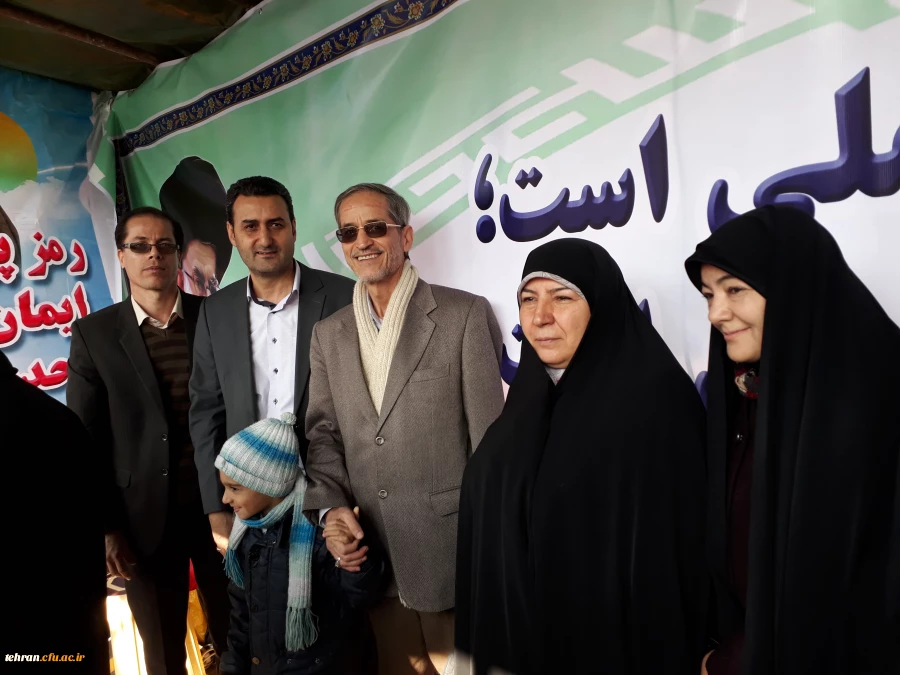 به همت مدیریت امور پردیس های استان تهران

برپایی غرفه استکبارستیزی در مسیر راهپیمایی 22 بهمن 4