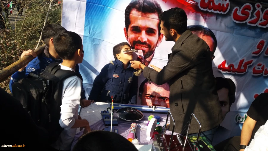 به همت مدیریت امور پردیس های استان تهران

برپایی غرفه استکبارستیزی در مسیر راهپیمایی 22 بهمن 7