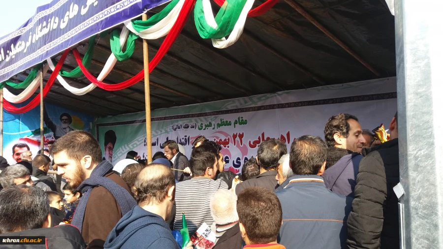 به همت مدیریت امور پردیس های استان تهران

برپایی غرفه استکبارستیزی در مسیر راهپیمایی 22 بهمن 6