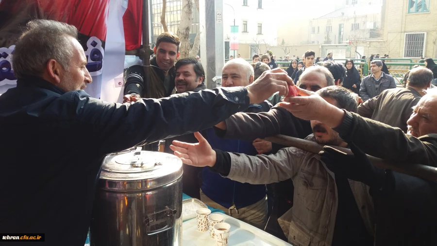 به همت مدیریت امور پردیس های استان تهران

برپایی غرفه استکبارستیزی در مسیر راهپیمایی 22 بهمن 10