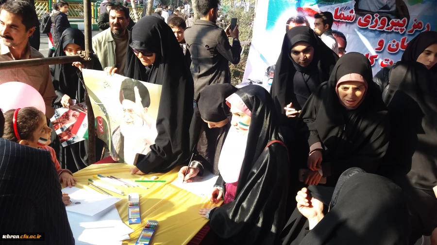 به همت مدیریت امور پردیس های استان تهران

برپایی غرفه استکبارستیزی در مسیر راهپیمایی 22 بهمن 8