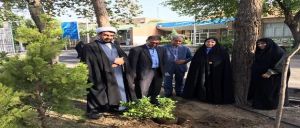 گرامیداشت هفته محیط زیست و کاشت گل در مجموعه مدیریت استانی