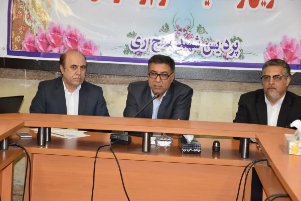 مسئول نهاد نمایندگی مقام معظم رهبری در مدیریت پردیس های استان تهران مطرح کرد:
مسئول در جمهوری اسلامی باید الگو برای مجموع خودش باشد