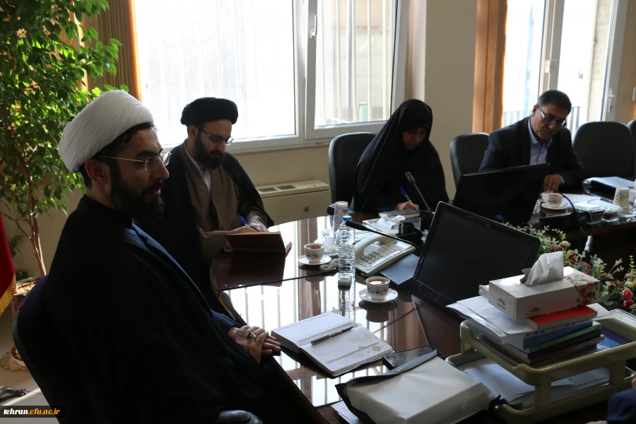 جلسه هیات رئیسه دانشگاه در دفتر رئیس نهاد رهبری