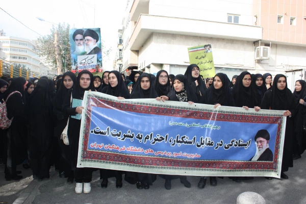 حضور گسترده و پرشور دانشجومعلمان، مسئولان و کارکنان دانشگاه فرهنگیان استان تهران در راهپیمایی 13 آبان 5