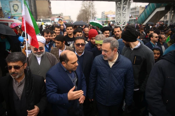 حضور چشمگیر کارکنان، اساتید و دانشجو معلمان استان تهران در راهپیمایی یوم الله 22 بهمن