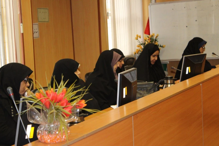 دکتر انصاری راد در جلسه صمیمی با سرپرستان شبانه روزی استان تهران تاکید کرد:
سرپرست شبانه روزی، مهم ترین مسئولیت در دانشگاه فرهنگیان 2