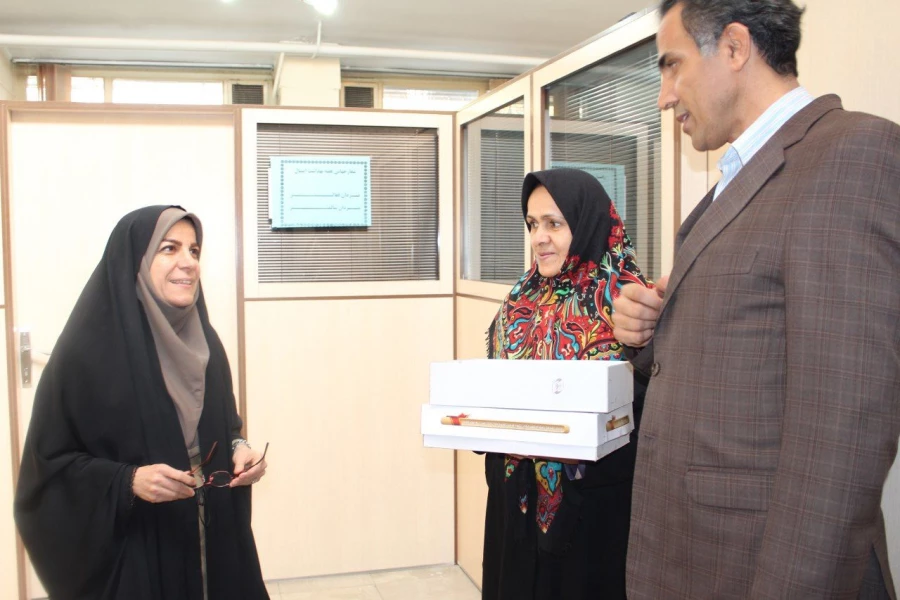 به مناسبت میلاد حضرت صدیقه کبری (س) و روز مادر:

تقدیر و تبریک دکتر شرفی و دکتر نادری از بانوان مدیریت پردیس های استان تهران 2