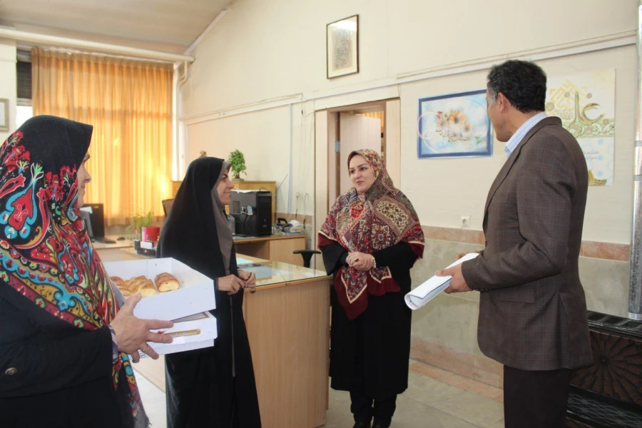 به مناسبت میلاد حضرت صدیقه کبری (س) و روز مادر:

تقدیر و تبریک دکتر شرفی و دکتر نادری از بانوان مدیریت پردیس های استان تهران 2