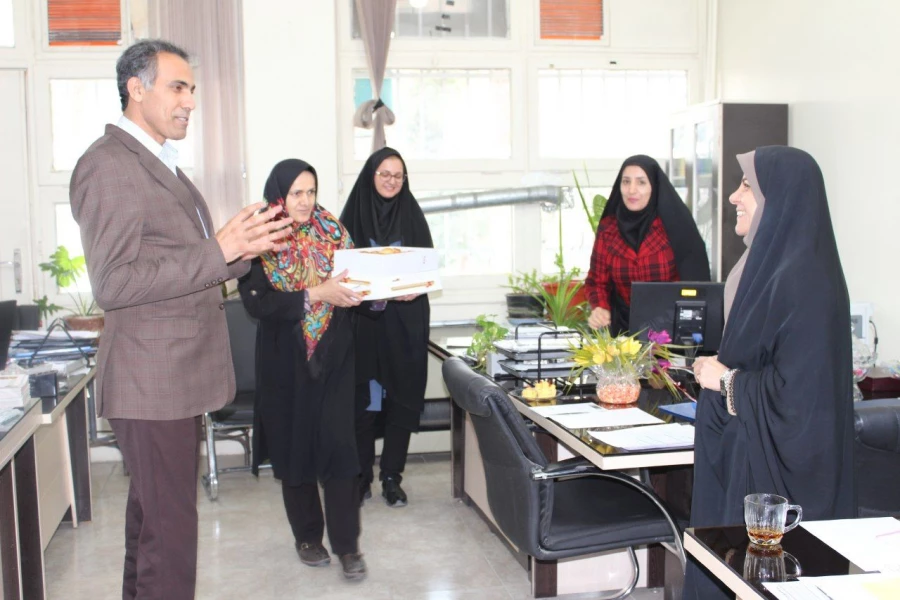 به مناسبت میلاد حضرت صدیقه کبری (س) و روز مادر:

تقدیر و تبریک دکتر شرفی و دکتر نادری از بانوان مدیریت پردیس های استان تهران 2