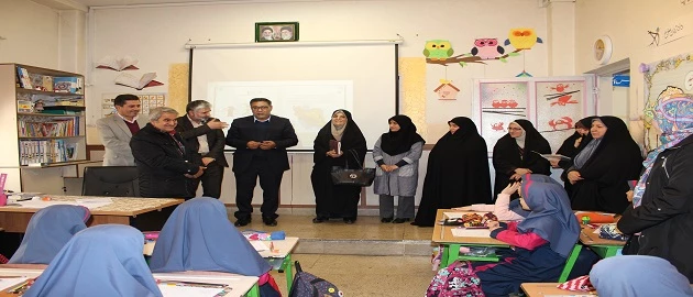 حضور جمعی از مدیران دانشگاه و آموزش وپرورش در مدرسه ابتدایی شاهد فجر منطقه سه تهران