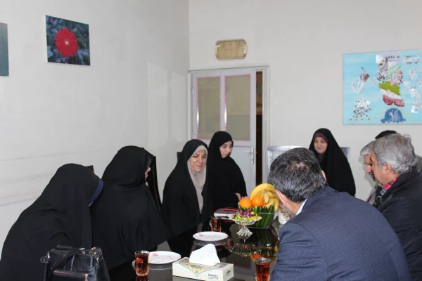 حضور جمعی از مدیران دانشگاه و آموزش وپرورش در مدرسه ابتدایی شاهد فجر منطقه سه تهران