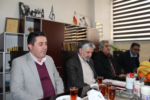 حضور جمعی از مدیران دانشگاه و آموزش وپرورش در مدرسه ابتدایی شاهد فجر منطقه سه تهران