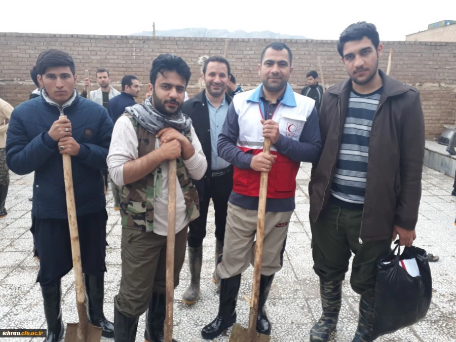گزارش تصویری از اردوی جهادی دانشجومعلمان استان تهران در کمک به مناطق سیل زده 12