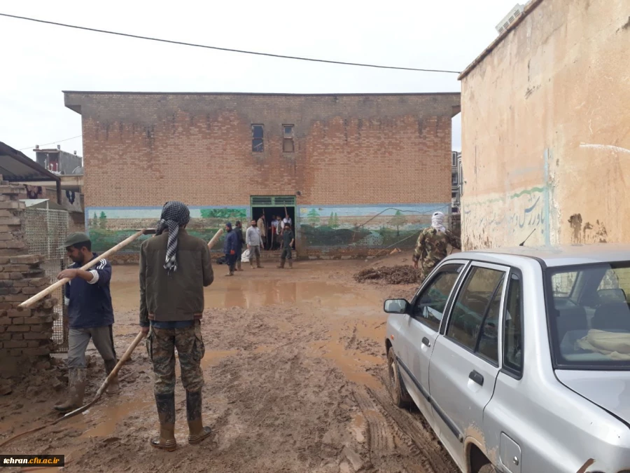 گزارش تصویری از اردوی جهادی دانشجومعلمان استان تهران در کمک به مناطق سیل زده 13