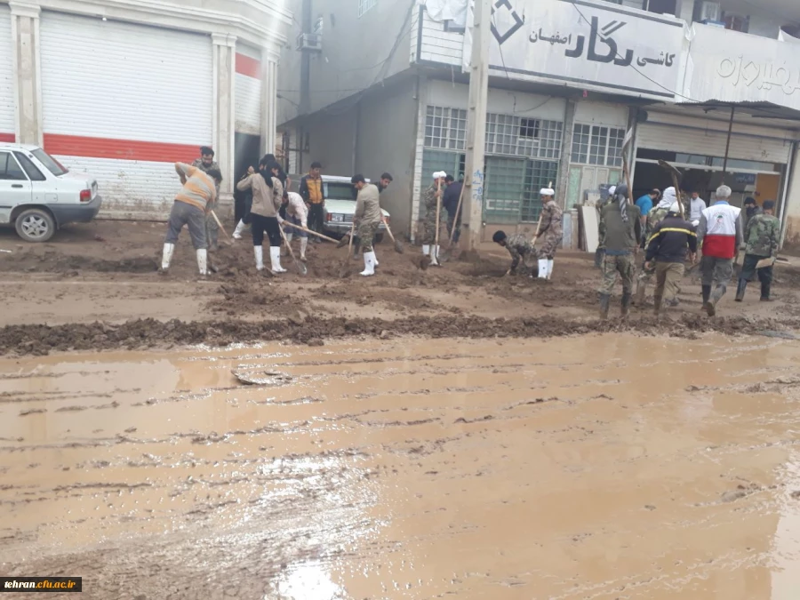 گزارش تصویری از اردوی جهادی دانشجومعلمان استان تهران در کمک به مناطق سیل زده 15