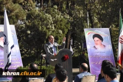 تمام دانشمندان، علما، عرفا و مقامات نامدار، کسوت معلمی دارند 2