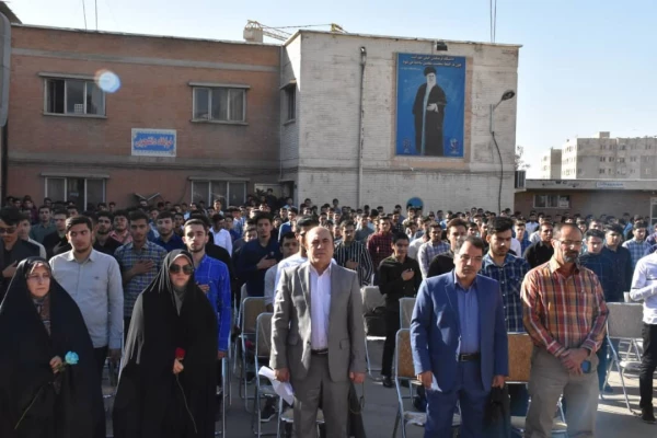 تمام دانشمندان، علما، عرفا و مقامات نامدار، کسوت معلمی دارند 4