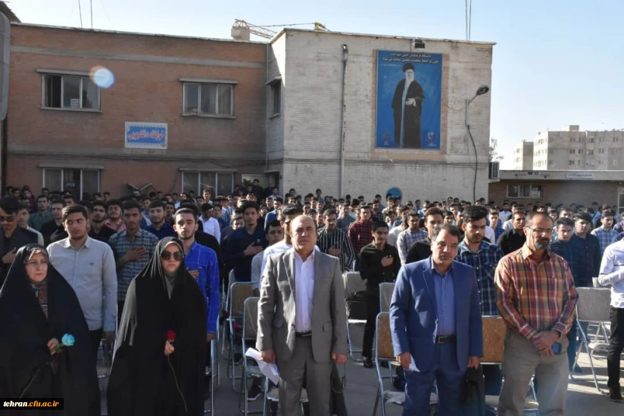 تمام دانشمندان، علما، عرفا و مقامات نامدار، کسوت معلمی دارند 4