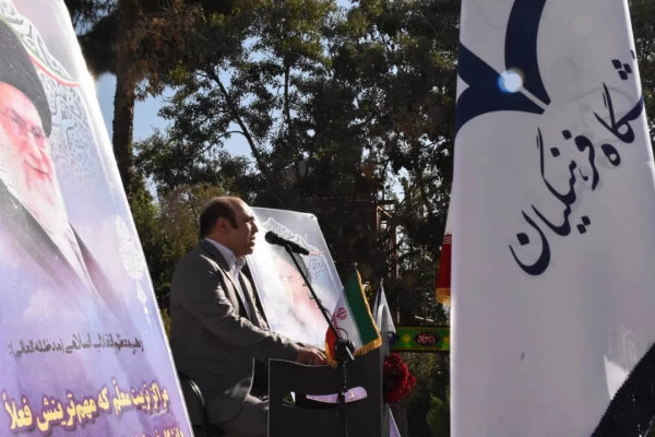 تمام دانشمندان، علما، عرفا و مقامات نامدار، کسوت معلمی دارند 5