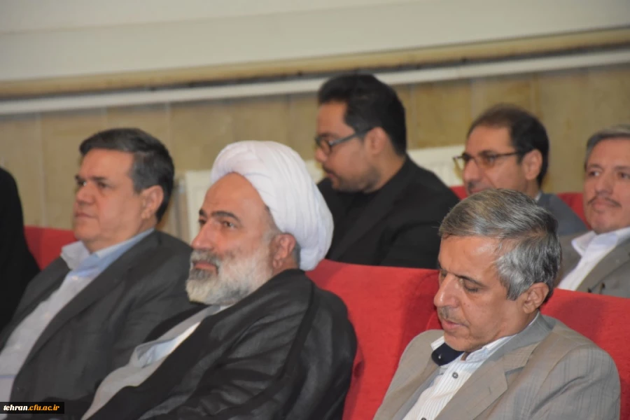 دکتر بلاغی در آیین استقبال از دانشجو معلمان دانشگاه فرهنگیان:
آمادگی کامل مدیریت پردیس های استان تهران در جهت استقبال باشکوه از دانشجو معلمان
 2