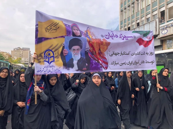 حضور گسترده دانشجویان، مسئولان، استادان و کارکنان پردیس ها، مراکز و مدیریت استان تهران در راهپیمایی 13 آبان 7