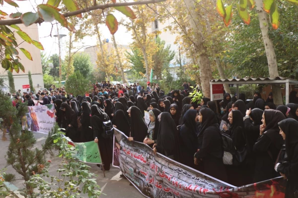 حضور گسترده دانشجویان، مسئولان، استادان و کارکنان پردیس ها، مراکز و مدیریت استان تهران در راهپیمایی 13 آبان 11