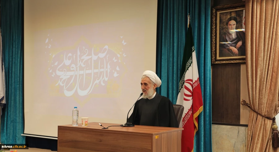 معلمی رنگ خدا گرفتن و اولین صفت او سعه صدر است 2