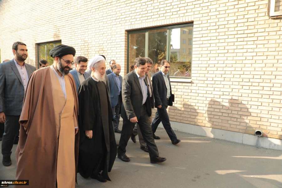 معلمی رنگ خدا گرفتن و اولین صفت او سعه صدر است 3