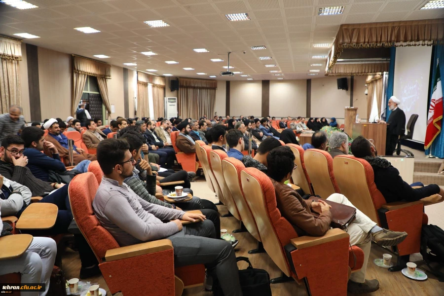 معلمی رنگ خدا گرفتن و اولین صفت او سعه صدر است 4