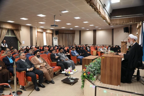 معلمی رنگ خدا گرفتن و اولین صفت او سعه صدر است 5