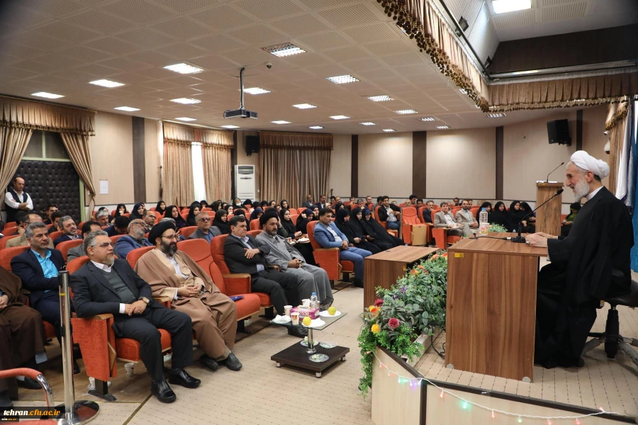 معلمی رنگ خدا گرفتن و اولین صفت او سعه صدر است 5