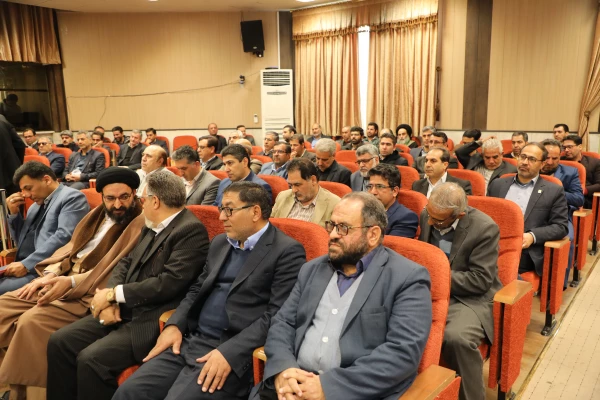 تحلیل اطلاعات در روزگار تحمیل اطلاعات و توجیه جوانان مهمترین کار است 7