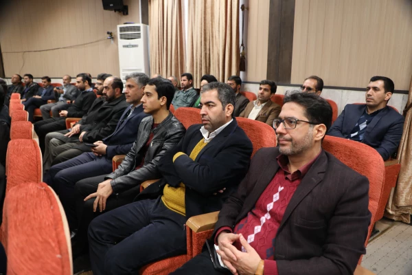 تحلیل اطلاعات در روزگار تحمیل اطلاعات و توجیه جوانان مهمترین کار است 8